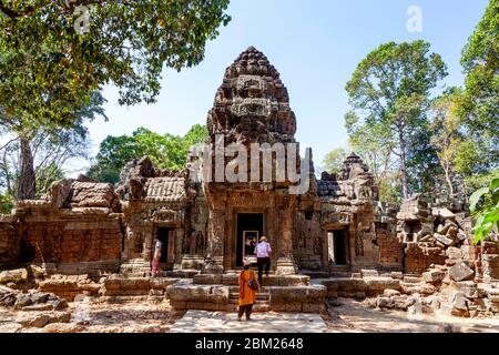 Turisti al Tempio di Ta Som, al complesso del Tempio di Angkor Wat, Siem Reap, Cambogia. Foto Stock