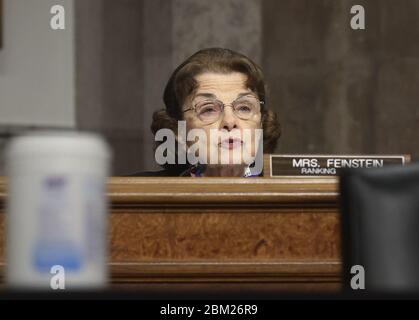 Washington, Stati Uniti. 06 maggio 2020. Il senatore statunitense Dianne Feinstein (D-CA) partecipa a un'audizione di conferma del Comitato giudiziario del Senato sulla nomina del giudice Justin Walker a giudice del circuito statunitense per il District of Columbia Circuit a Capitol Hill a Washington, DC, mercoledì 6 maggio 2020. Foto piscina di Jonathan Ernst/UPI Credit: UPI/Alamy Live News Foto Stock