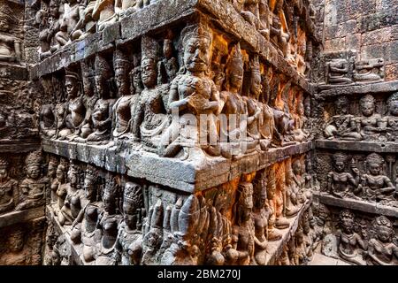 La Terrazza del Re del Leper (bassorilievi), Angkor Thom, Siem Reap, Cambogia. Foto Stock