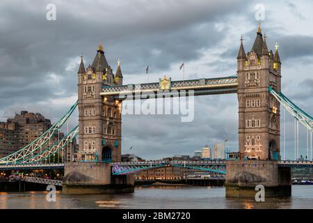 Il Tower Bridge di Londra, Regno Unito Foto Stock