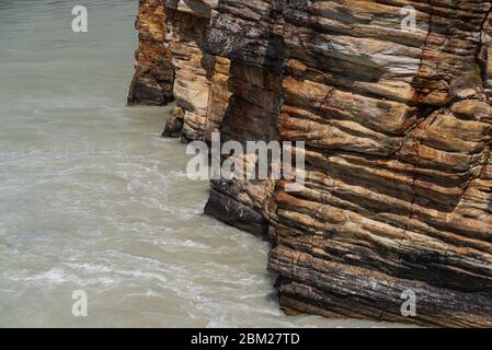 Vista delle cadute dell'Athabaska, Japer National Pak, Alberta, Canada Foto Stock
