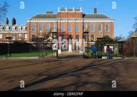 Famiglia reale britannica William & Kate Duke & Duchessa di Cambridge Kensington Palace, Kensington Gardens, Londra W8 4PX di Sir Christopher Wren Foto Stock