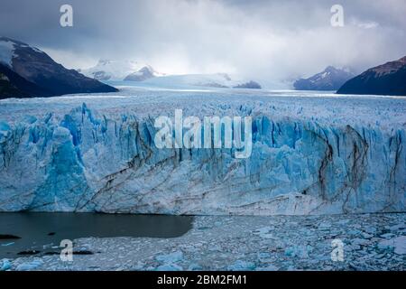 Ghiacciaio Perito Moreno parco nazionale Los Glaciares. La Patagonia argentina in autunno. Foto Stock