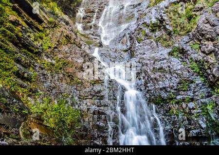 La cascata Temurun in Malesia- Parco della Foresta caratterizzato da una cascata a 3 piani con piscine profonde e profonde. Famosa e bella natura in Kedah Malesia. Foto Stock