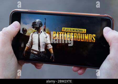 New York, USA - 1 maggio 2020: Primo piano del logo dell'app di gioco PUBG sullo schermo del telefono, editoriale illustrativo Foto Stock