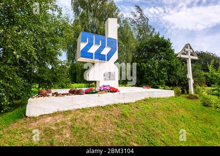 Veliky Novgorod, Russia - 18 agosto 2017: Monumento ai soldati caduti della divisione del fucile del 229 dell'esercito rosso, morto nelle battaglie nel 1943 Foto Stock