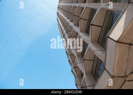 Postmoderno Brutalism Brutalist Precast concrete Space House 1 Kemble Street, Holborn, Londra WC2B 4AN di Richard Seifert architetto Foto Stock