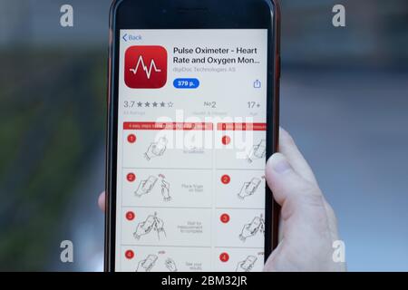New York, USA - 1 maggio 2020: Primo piano del logo dell'app Pulse Oximeter sullo schermo del telefono, editoriale illustrativo Foto Stock