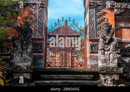 Nome di questo luogo ' pura Dalem Puri Peliatan ' e questo luogo famoso punto di riferimento nella provincia di Ubud Foto Stock