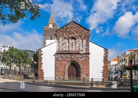 La Cattedrale Cattolica Romana della Madonna dell'Assunzione, risalente al tardo XV secolo, conosciuta anche come sé Catedral nel centro storico di Funchal, Madeira Foto Stock