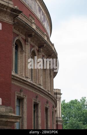 Anfiteatro classico la Royal Albert Hall, Kensington Gore, Londra di Capitan Francis Fowke & Major-General Henry Y. D Scott di Royal Engineers Foto Stock