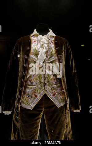 Un'opera d'antiquariato mostra costumi nel Palais Garnier-Opera National de Paris.Paris.France Foto Stock