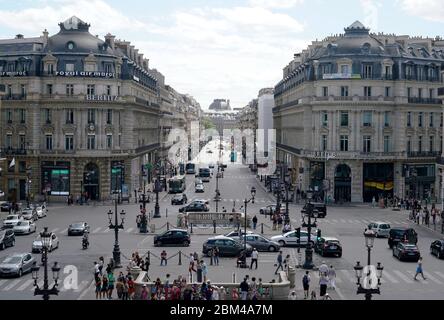 La vista di Place de l'Opera e Avenue de l'Opera dal balcone del Palais Garnier-Opera National de Paris.Paris.France Foto Stock