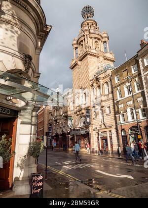 Il London Coliseum, Londra. Il teatro ospita l'Opera Nazionale Inglese (ENO) e il Balletto Nazionale Inglese. Foto Stock