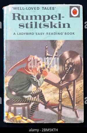 1968 Ladybird libro 'Rumpelstiltskin' 'Easy Reading' serie di libri inglese copertina libro per bambini Londra Inghilterra Regno Unito Gran Bretagna Foto Stock