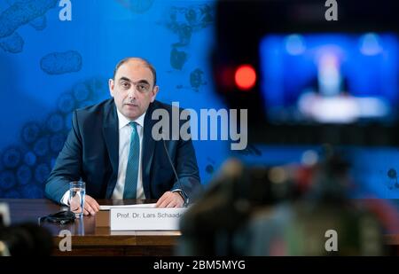 Berlino, Germania. 24 Aprile 2020. Credit: Bernd von Jutrczenka/dpa Pool/dpa/Alamy Live News Foto Stock