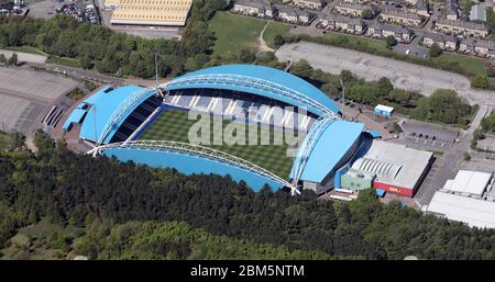 Vista aerea dello Stadio John Smith, sede del club calcistico Huddersfield Town e dei giganti Huddersfield lato campionato di rugby Foto Stock