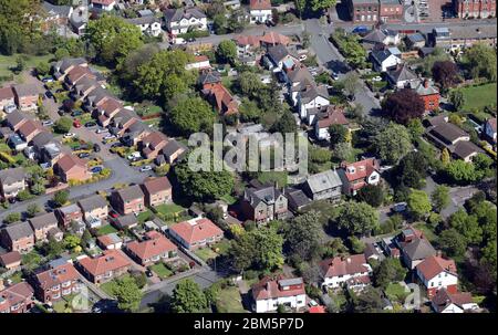 Vista aerea della zona di Lidgett Park Avenue di Roundhay, Leeds 8 Foto Stock