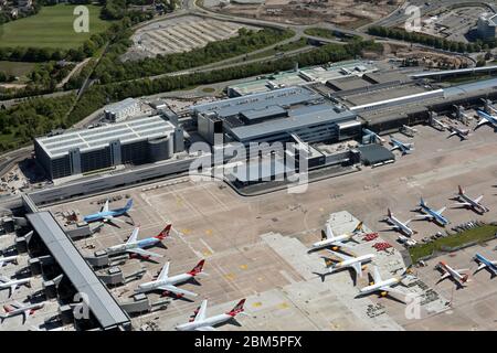 Veduta aerea dell'aeroporto internazionale di Manchester in condizioni di blocco nel maggio 2020 Foto Stock