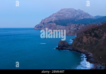 San Julian beach, Liendo, Cantabria, Spagna, Europa Foto Stock