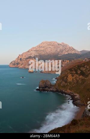 San Julian beach, Liendo, Cantabria, Spagna, Europa Foto Stock