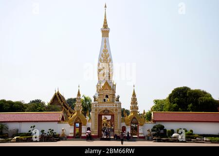 NAKHON PHANOM, THAILANDIA - 2 OTTOBRE : Pagoda o Stupa di Wat Phra che Phanom tempio per i viaggiatori stranieri e la gente tailandese viaggio visitare e rispettare pra Foto Stock