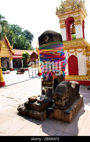 NAKHON PHANOM, THAILANDIA - 2 OTTOBRE : palo di pietra a pagoda o Stupa per i viaggiatori thailandesi la gente visita e prega di rispetto a Wat Phra che Phanom te Foto Stock