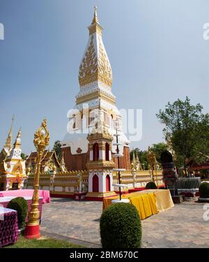 NAKHON PHANOM, THAILANDIA - 2 OTTOBRE : Pagoda o Stupa di Wat Phra che Phanom tempio per i viaggiatori stranieri e la gente tailandese viaggio visitare e rispettare pra Foto Stock