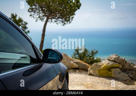 BMW serie 3 E90 330i grafite scintillante in montagna Foto Stock