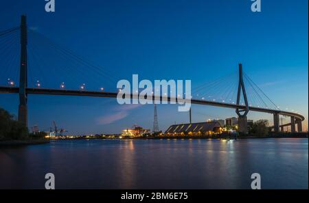 Notte nella zona del porto di Amburgo. Foto Stock