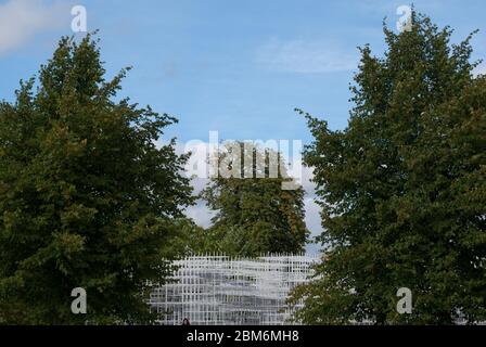 Summer Pavilion Serpentine Galleries Serpentine Pavilion 2013, Kensington Gardens, London, W2 3XA di Sou Fujimoto Foto Stock