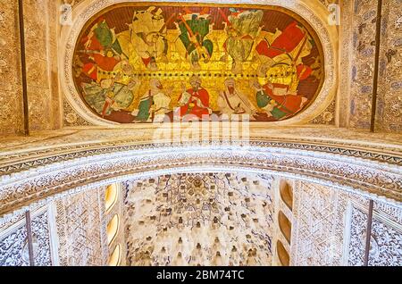 GRANADA, SPAGNA - 25 SETTEMBRE 2019: Lo splendido interno storico della Sala dei Re, situato nel Palazzo dei Leoni (Palazzo Nasrid, Alhambra), il settembre Foto Stock