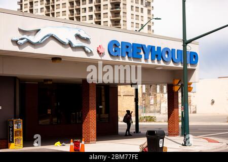 Londra, Canada - 7 maggio 2020. Greyhound Canada ha annunciato oggi che cesserà temporaneamente le operazioni in tutto il Canada con 400 licenziamenti. Foto Stock