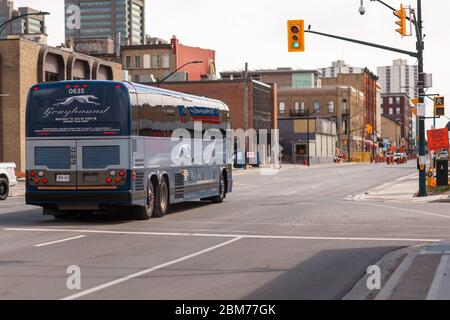 Londra, Canada - 7 maggio 2020. Greyhound Canada ha annunciato oggi che cesserà temporaneamente le operazioni in tutto il Canada con 400 licenziamenti. Foto Stock