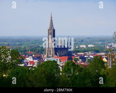 Ulm, Germania: Vista sulla cattedrale dal monte Eselsberg Foto Stock