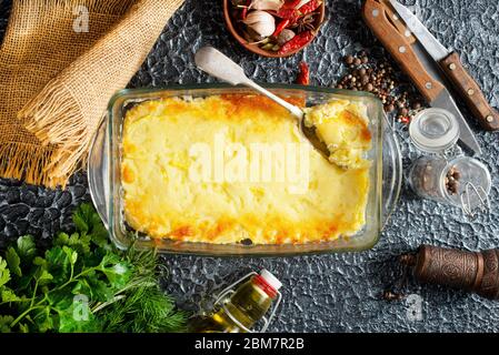 Purè di patate al forno con carne di manzo tritata e formaggio Foto Stock