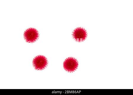 Ceppo astratto del virus modello coronavirus covid-19 su sfondo bianco. Concetto di protezione da pandemia virale. Foto Stock