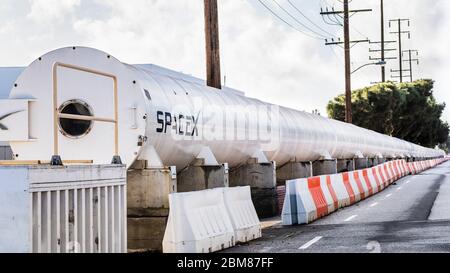 8 dicembre, 2019 Hawthorne / Los Angeles / CA / STATI UNITI D'AMERICA - Hyperloop POD visualizzato a SpaceX (Space Exploration Technologies Corp.) sede; SpaceX è un pr Foto Stock