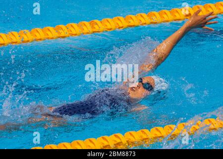 Katie Hoff (USA) compete nel calore individuale di medley di 400 metri delle donne ai Giochi Olimpici estivi di Atene del 2004. Foto Stock