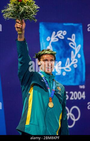 Ian Thorpe (AUS) vince la medaglia d'oro nel freestyle maschile di 400 metri ai Giochi Olimpici estivi di Atene del 2004. Foto Stock