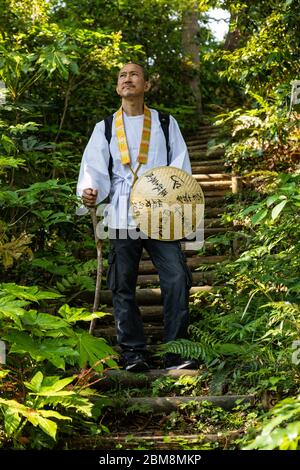 Henro sul pellegrinaggio di Shikoku - il pellegrinaggio è un sentiero di 88 templi su Shikoku e si ritiene che tutti i 88 templi siano stati visitati dal famoso Bu Foto Stock