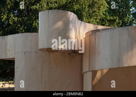 Summer House Timber Steam Bent Compensati Pavilion Serpentine Galleries Serpentine Pavilion 2016, Kensington Gardens, London, W2 di Barkow Leibinger Foto Stock