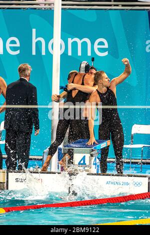 Squadra Sud Africa, Roland Mark Schoeman (48.17), Lyndon Ferts (48.13), Darian Townsend (48.96) e Ryk Neethling (47.91) celebrano la vittoria della m oro Foto Stock