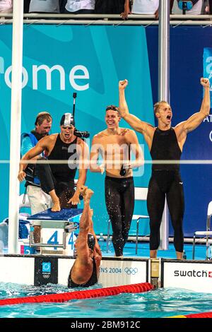 Squadra Sud Africa, Roland Mark Schoeman (48.17), Lyndon Ferts (48.13), Darian Townsend (48.96) e Ryk Neethling (47.91) celebrano la vittoria della m oro Foto Stock