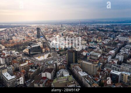 Splendida vista sul centro storico di Belgrado con traffico, Serbia Foto Stock