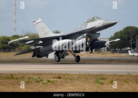 Natal, Brasile, 9 novembre 2010. F-16 caccia jet della United States Air Force - alla base aerea Natal nel nord-est del Brasile. Foto Stock