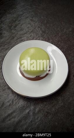 torta al cioccolato bianco verde Foto Stock