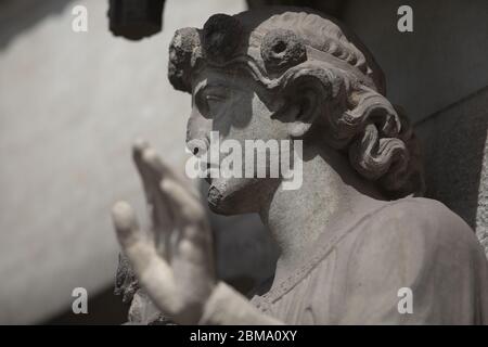 Un primo piano di sculture in pietra su fin Barres Catherdral Foto Stock