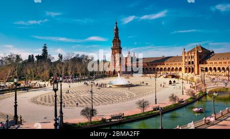 Siviglia, Spagna - 10 Febbraio 2020 :Plaza de Espana Spagna Piazza architettura Top View nella bella Siviglia Spagna Centro Foto Stock