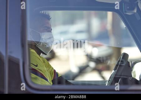 8 maggio 2020: Arturo Vidal del FC Barcelona lascia il Ciutat sportiva Joan Gamper il 08 maggio 2020 a Sant Joan Despi, Spagna. Credit: DAX/ZUMA Wire/Alamy Live News Foto Stock